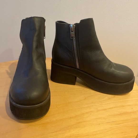 UNIF Platform Boots - Picture 3 of 5